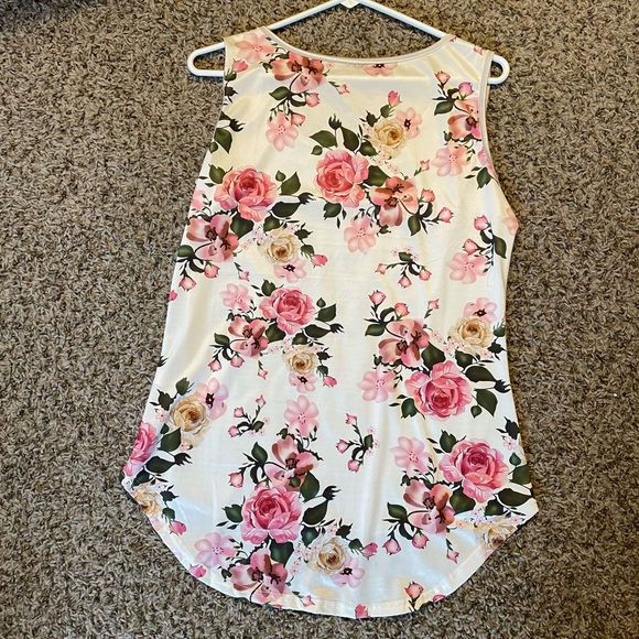Women’s white floral tank top - Picture 2 of 2